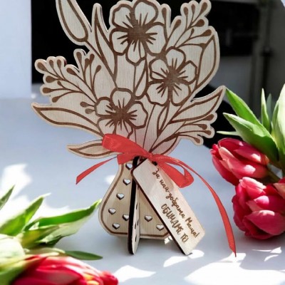 Ваза с цветя подарък за мама, баба, учителка 